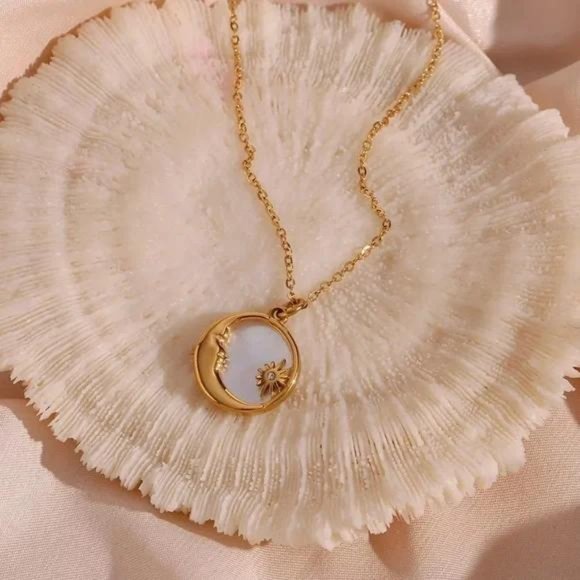 New 18k Gold Disc Sun Moon Pendant Necklace, NICE NECKLACE, CUTE NECKLACE - Picture 4 of 7